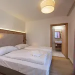 Vakantiehuis Edelweisshaus 12 *